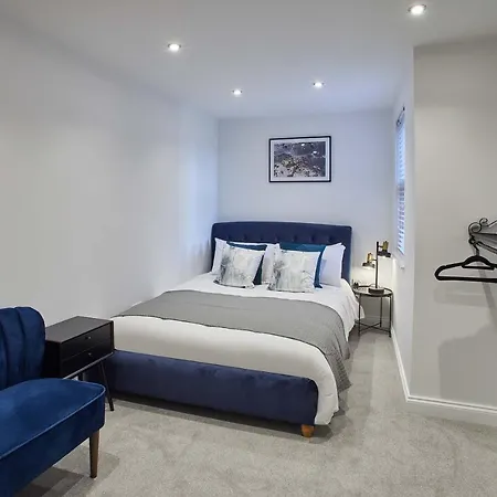 Host & - The View, Hudsons Yard House Apartment Whitby