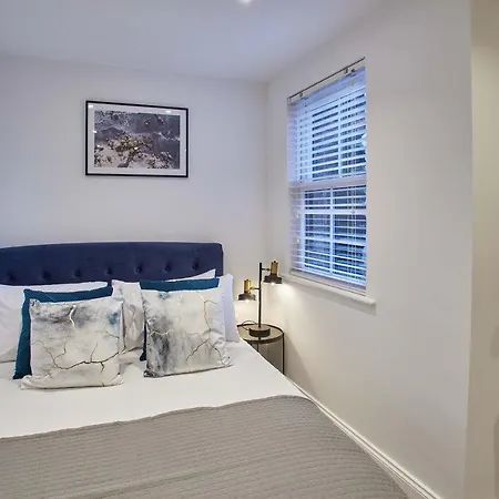 Host & - The View, Hudsons Yard House * Whitby