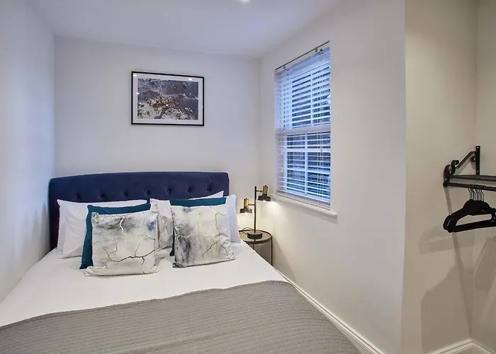 Host & - The View, Hudsons Yard House * ウィットビー